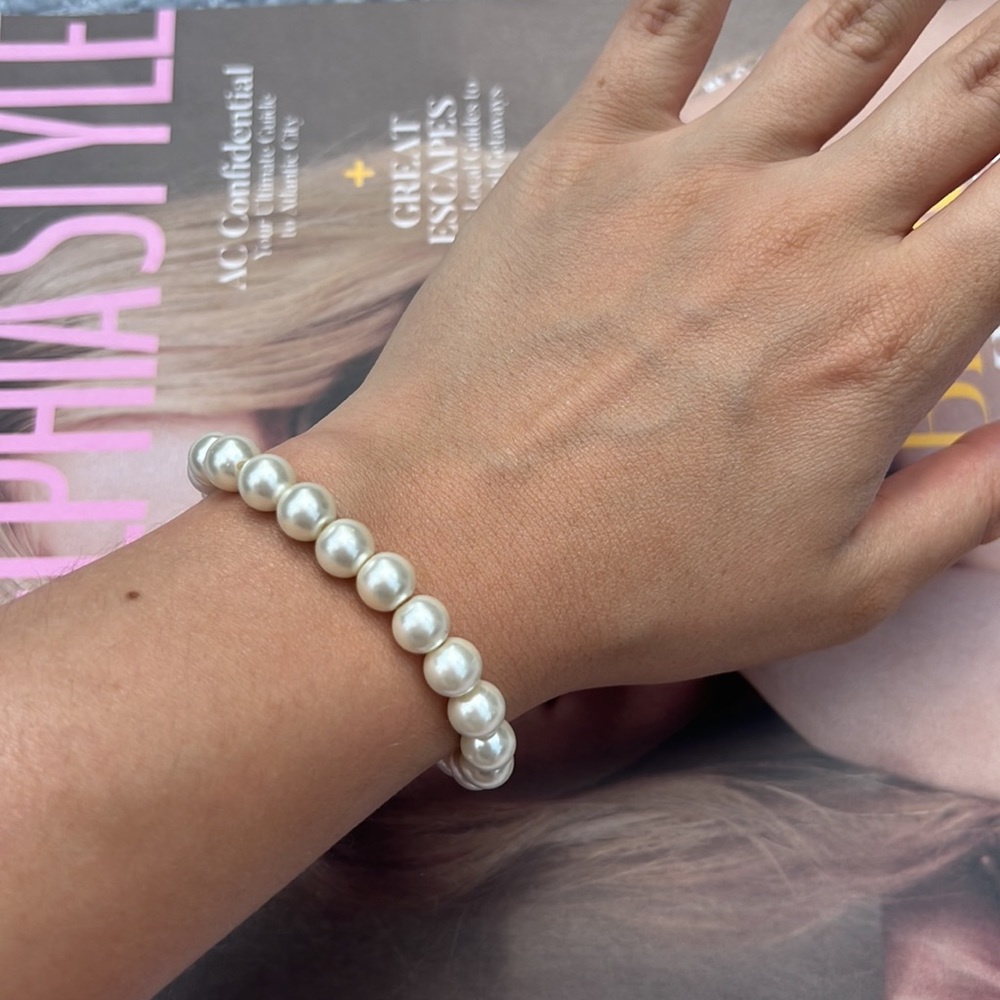 White Pearl Stretch Bracelet Classic Preppy Costume Jewelry
